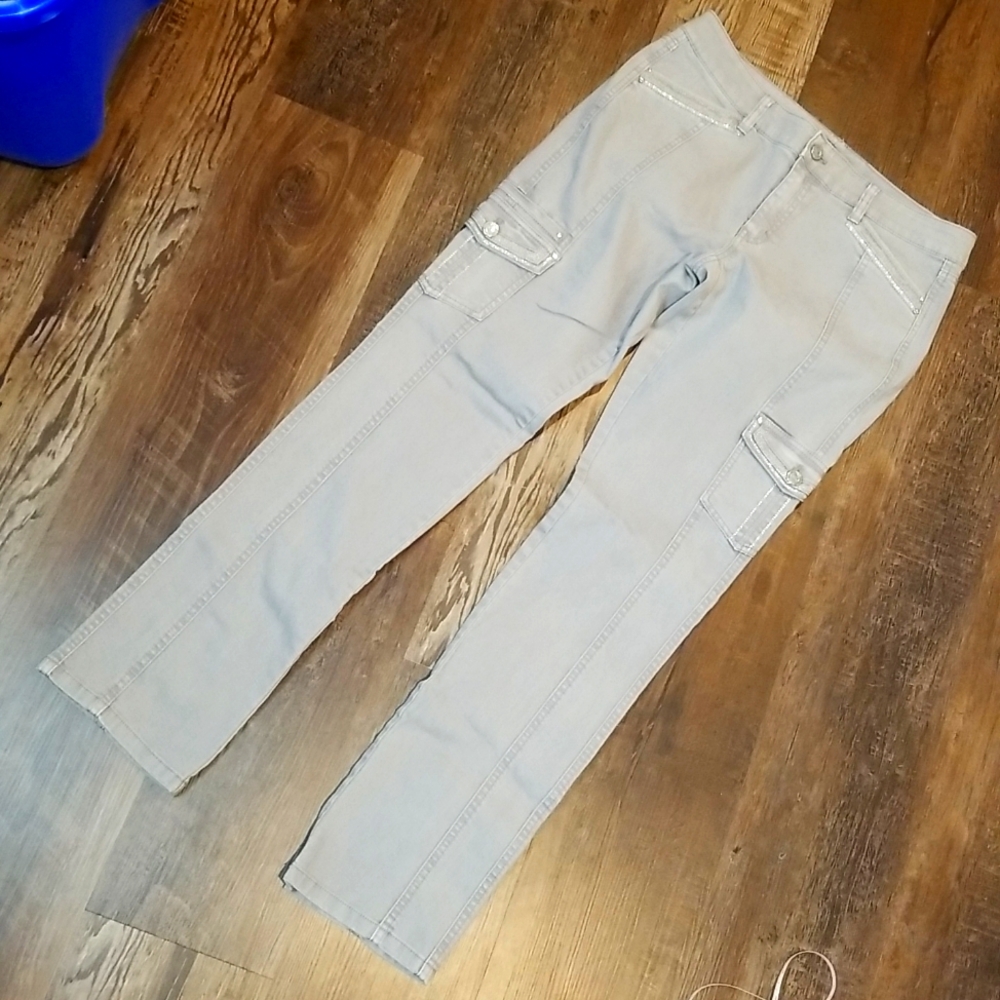 White House/Black Market blanc jeans size 10R, slim leg, silver decoration